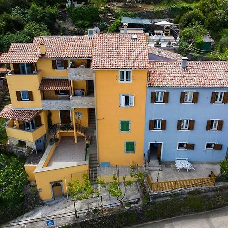 Apartments And Rooms Roberto B. Valun Bagian luar foto