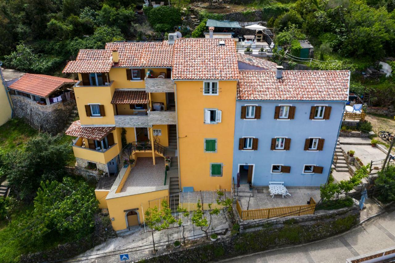 Apartments And Rooms Roberto B. Valun Bagian luar foto