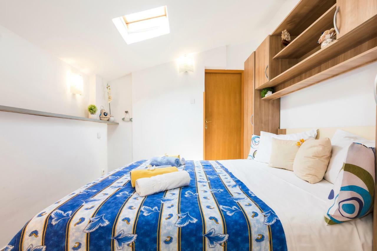 Apartments And Rooms Roberto B. Valun Bagian luar foto